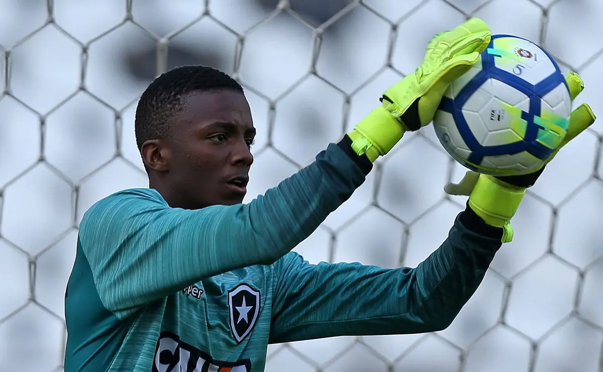 Andrew no Flamengo: Transferência confirma reviravolta e derrota do Botafogo