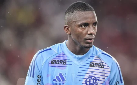 Andrew quase leva o primeiro gol no Fla-Flu devido à chuva forte no Maracanã