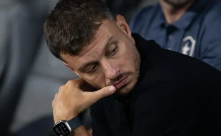 Anselmi, técnico do Botafogo, alerta e projeta jogo contra o Cruzeiro: “Manter a intensidade”