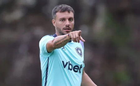 Anselmi testa esquema e Botafogo enfrenta o Volta Redonda com três zagueiros