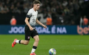 Arsenal demonstra interesse em Breno Bidon e Corinthians avalia saída de volante na janela de transferências