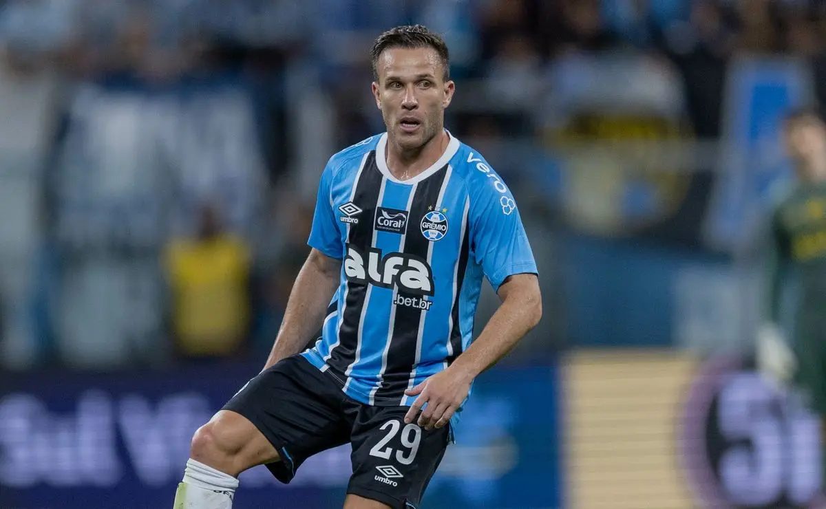 Arthur estreia nas redes com gol no retorno ao Grêmio em goleada sobre o Avenida