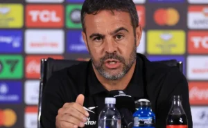 Artur Jorge planeja retorno ao Brasil, afirma empresário: "Assim que possível"