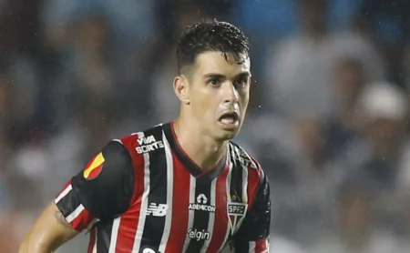 Atitude de jogadores do São Paulo é revelada após decisão sobre o futuro de Oscar Atitude de jogadores do São Paulo é revelada após decisão sobre o futuro de Oscar