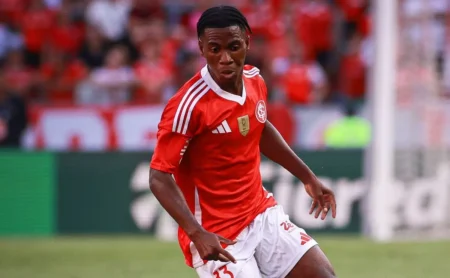 Benjamín e Thiago Maia: ausências prováveis no clássico entre Internacional e Grêmio