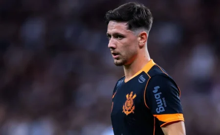 Boca Juniors demonstra novamente interesse em Rodrigo Garro, do Corinthians, por solicitação de Riquelme