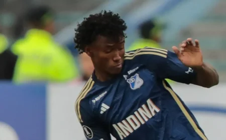 Botafogo avança na contratação do lateral-esquerdo Jhoan Hernández para a temporada