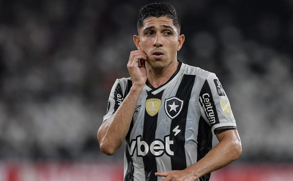 Botafogo confirma a saída de Savarino para o Fluminense e define Álvaro Montoro como substituto ideal