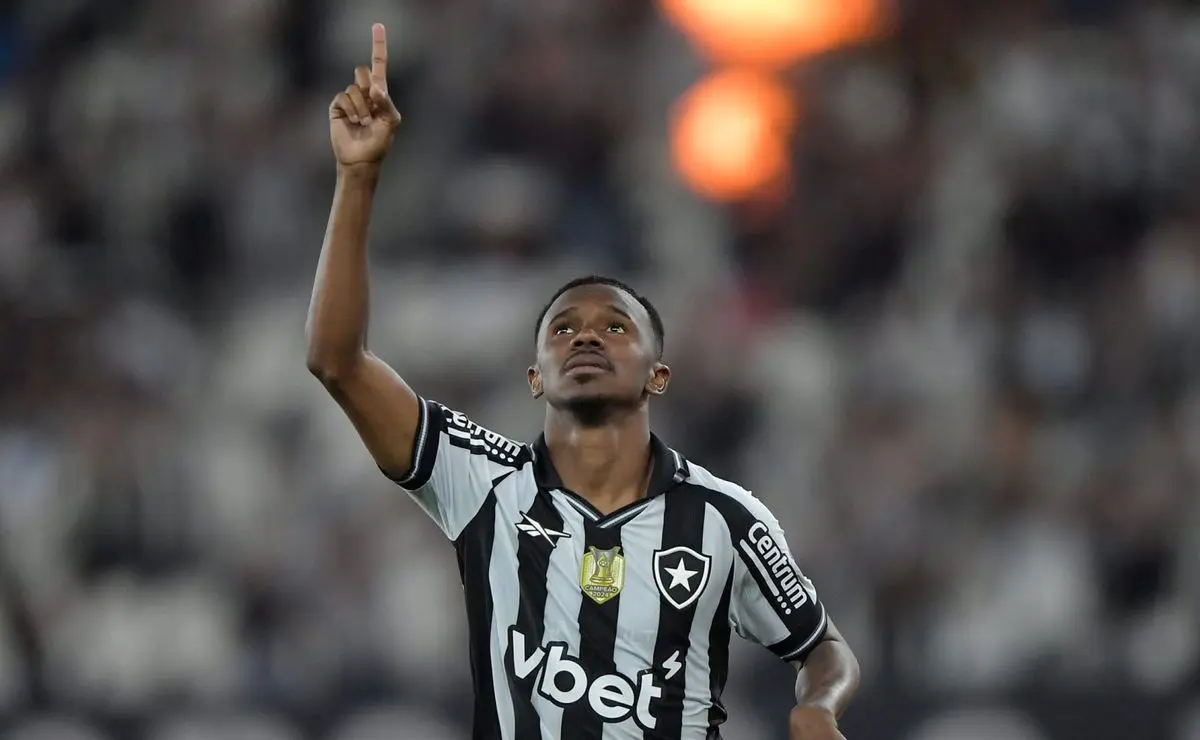 Botafogo encaminha empréstimo de Jeffinho ao futebol chinês; Santos desiste do atacante Botafogo encaminha empréstimo de Jeffinho ao futebol chinês; Santos desiste do atacante