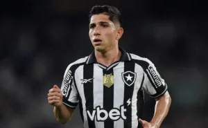 Botafogo impõe condições para liberar Savarino ao Fluminense Botafogo impõe condições para liberar Savarino ao Fluminense