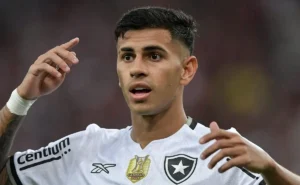 Botafogo impede a saída de David Ricardo após recusa do Torino em elevar a oferta.