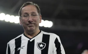 Botafogo tenta superar o Flamengo na contratação de Andrew, goleiro desejado por José Boto Botafogo tenta superar o Flamengo na contratação de Andrew, goleiro desejado por José Boto