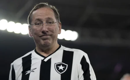 Botafogo tenta superar o Flamengo na contratação de Andrew, goleiro desejado por José Boto