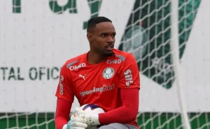 Carlos Miguel retorna à titularidade em Palmeiras x São Paulo e busca manter início de ano invicto