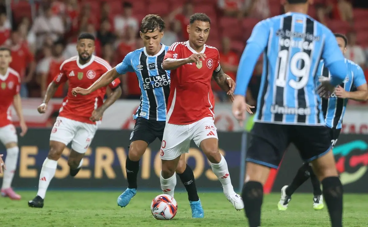 Carlos Simon aponta erros de arbitragem decisivos no Grenal 449, vitória do Internacional