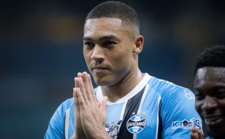 Carlos Vinícius decide vitória do Grêmio sobre o Guarany de Bagé