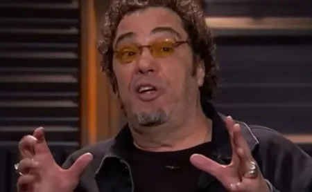 Casagrande usa Cebolinha para ironizar Alisson no CT do Corinthians