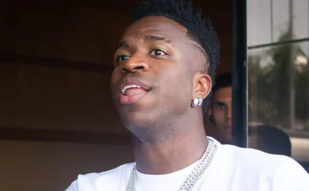 Chelsea oferece R$ 988 milhões por Vinícius Júnior; Flamengo terá parte da quantia