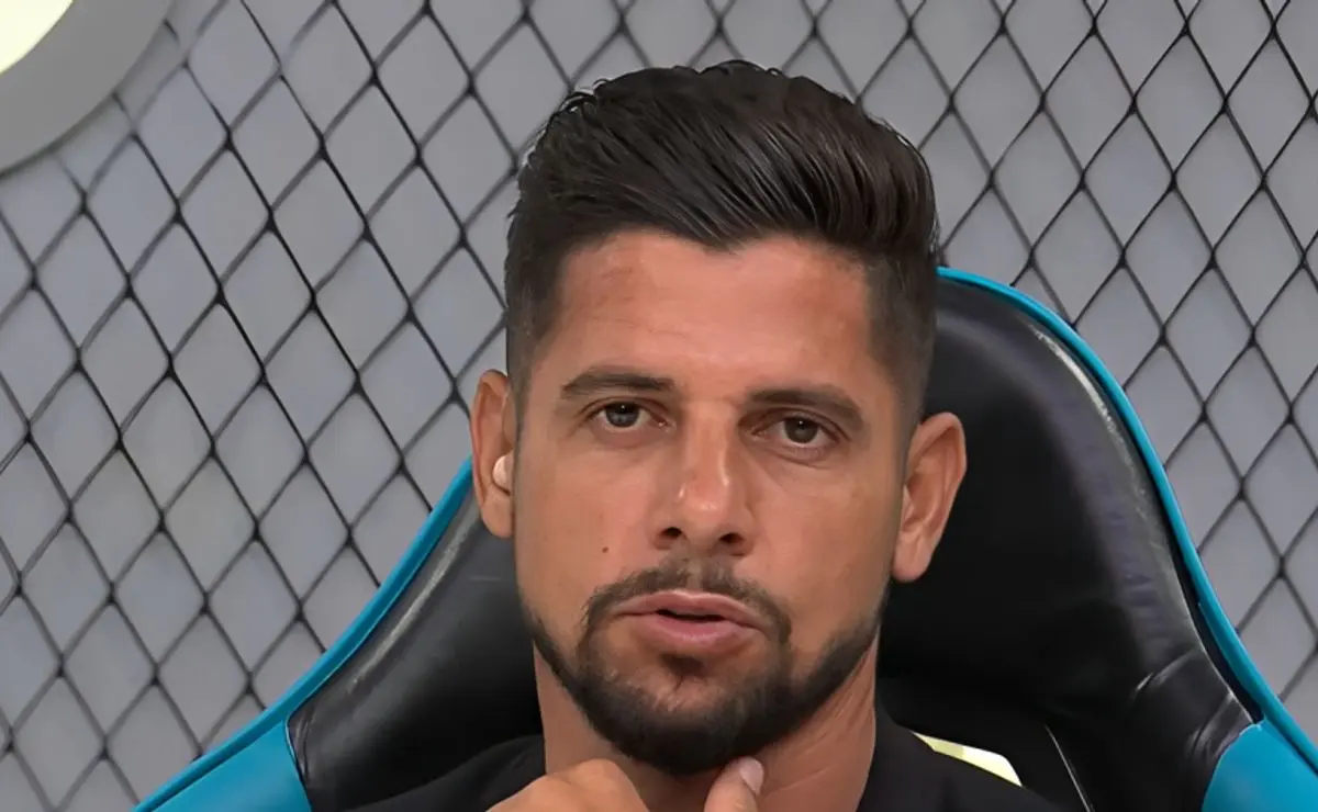 Cicinho provoca e prevê derrota do Palmeiras para o Novorizontino ao vivo