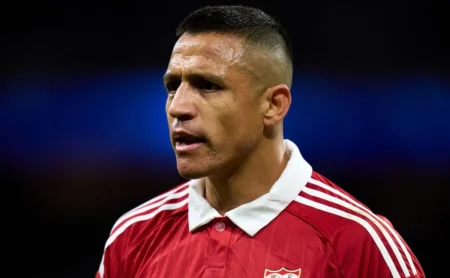 Clube internacional encaminha pré-contrato com Alexis Sánchez por dois anos