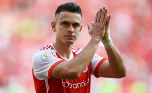 Clubes europeus sondam Borré, mas Internacional não o negociará por desejo de Pezzolano