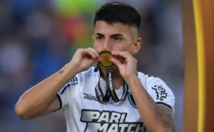 Conte acena para contratação e Napoli disputa Almada com Palmeiras Conte acena para contratação e Napoli disputa Almada com Palmeiras