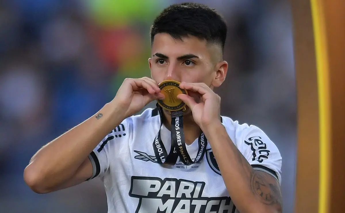 Conte acena para contratação e Napoli disputa Almada com Palmeiras