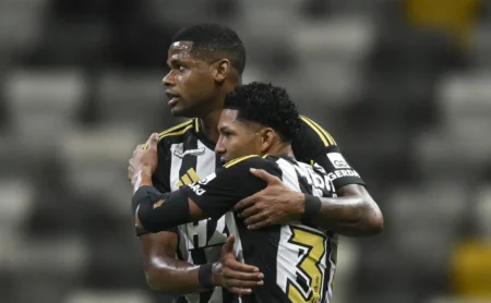 Corinthians acerta com Júnior Santos, Atlético-MG libera sem custos e acerto depende de aval de Dorival