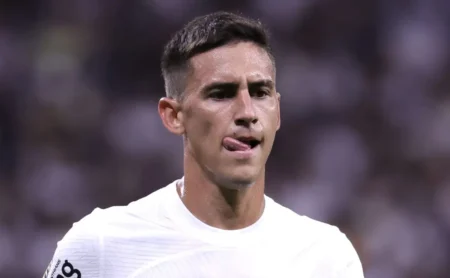 Corinthians age rapidamente, evita Transferban e quita parcela de Matías Rojas