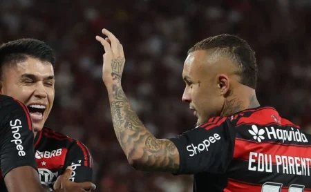 Corinthians consulta sobre Everton Cebolinha, mas negócio com o Flamengo não evolui