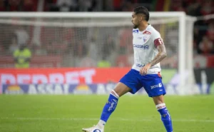 Corinthians define retorno de jogador experiente e espera por Matheus Pereira no meio-campo