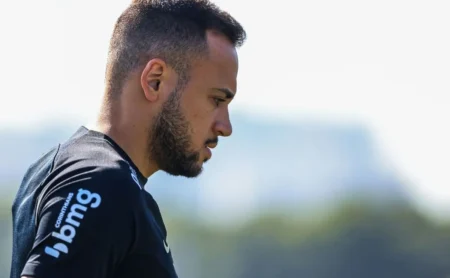 Corinthians e Maycon: negociação enfrenta novo impasse após recuo do clube