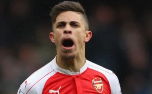 Corinthians encaminha contratação de Gabriel Paulista; anúncio é esperado em breve.