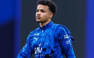 Corinthians espera a chegada de Kaio César para assinar contrato ainda hoje.