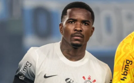 Corinthians inicia negociações para liberar Cacá ao Athletico-PR Corinthians inicia negociações para liberar Cacá ao Athletico-PR