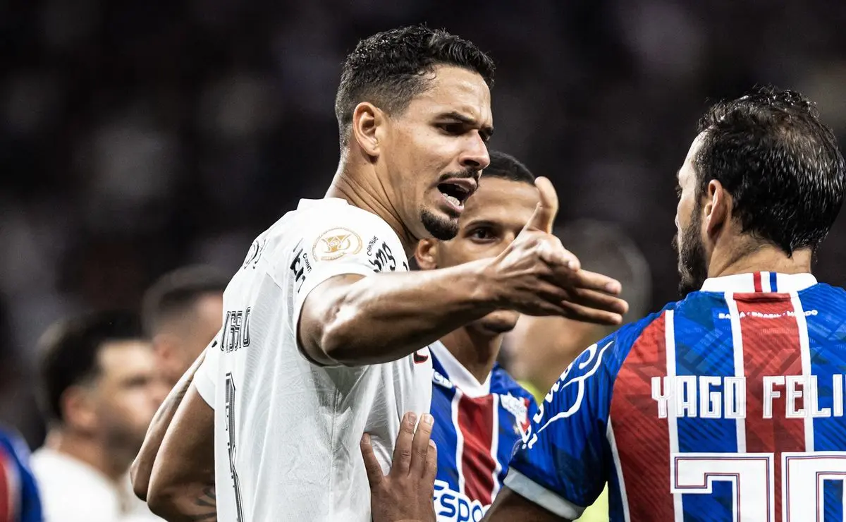 Corinthians mira zagueiro e estuda retorno de Lucas Veríssimo, informa jornalista