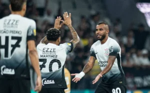 Corinthians oferece mais três jogadores ao Fortaleza após proposta por Ryan, em negociação com Marcelo Paz