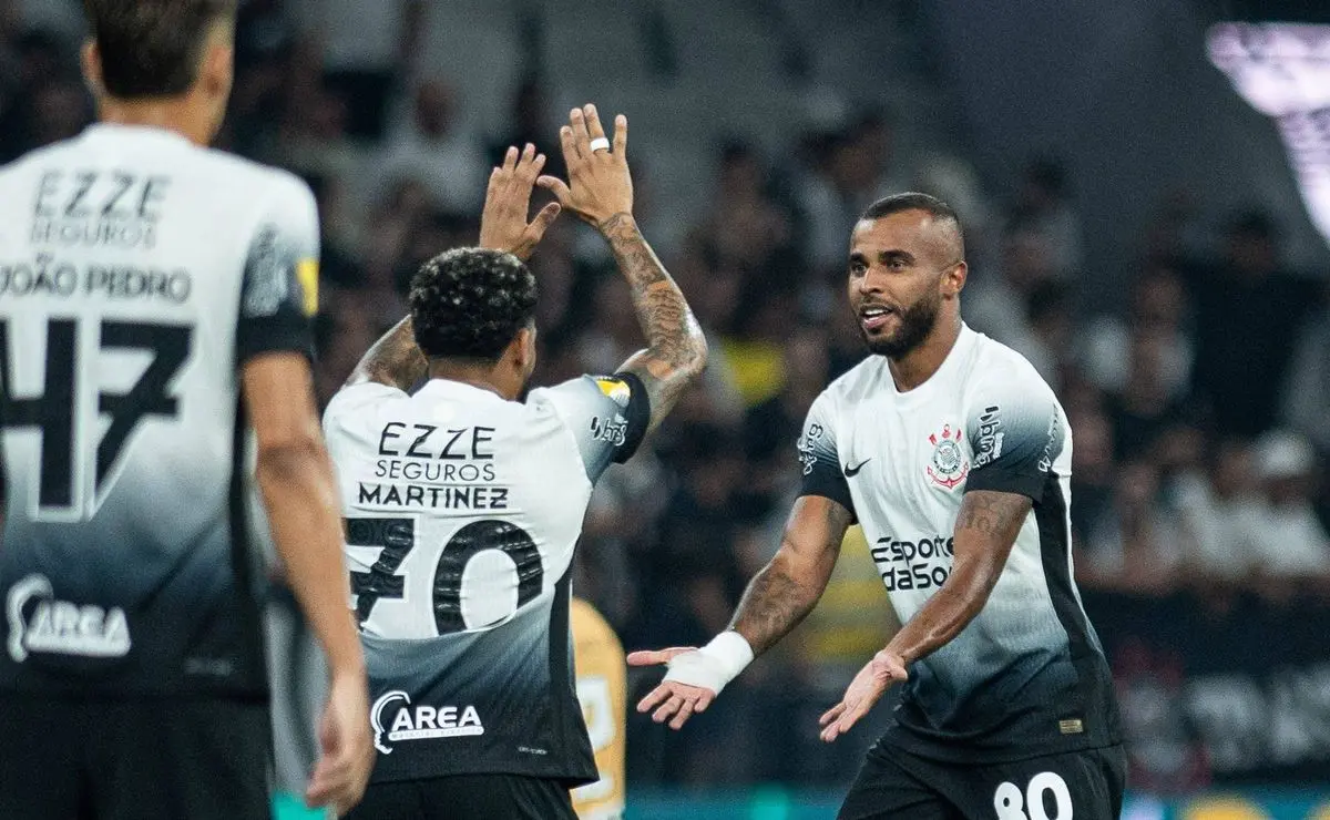 Corinthians oferece mais três jogadores ao Fortaleza após proposta por Ryan, em negociação com Marcelo Paz