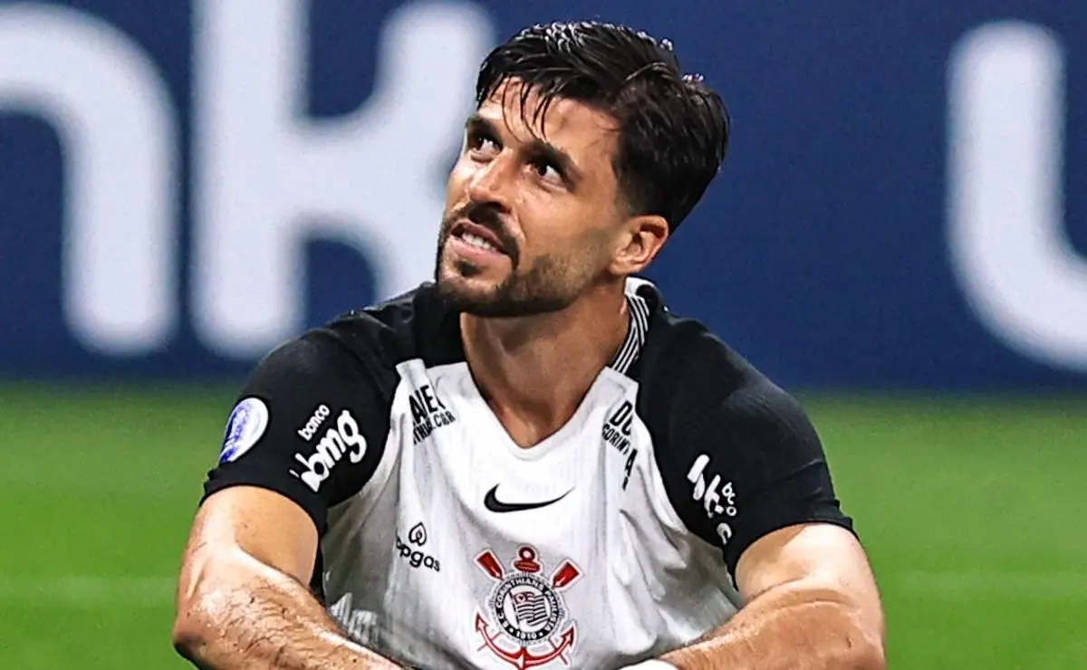 Corinthians oficializa rescisão com Héctor Hernández e economiza milhões