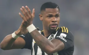 Corinthians pode perder Júnior Santos para o Santos. Corinthians pode perder Júnior Santos para o Santos.