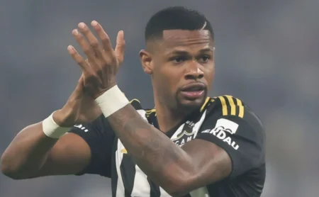 Corinthians pode perder Júnior Santos para o Santos. Corinthians pode perder Júnior Santos para o Santos.