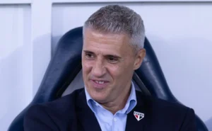 Crespo analisa após Palmeiras x São Paulo e surpreende: “Posso parecer um louco” Crespo analisa após Palmeiras x São Paulo e surpreende: “Posso parecer um louco”