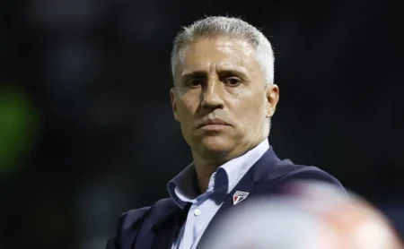 Crespo exalta virada do São Paulo sobre o Flamengo e esclarece polêmica: “Meu objetivo é proteger o clube”