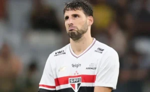 Crespo fala sobre retorno de Calleri e admite incerteza sobre solução de problema