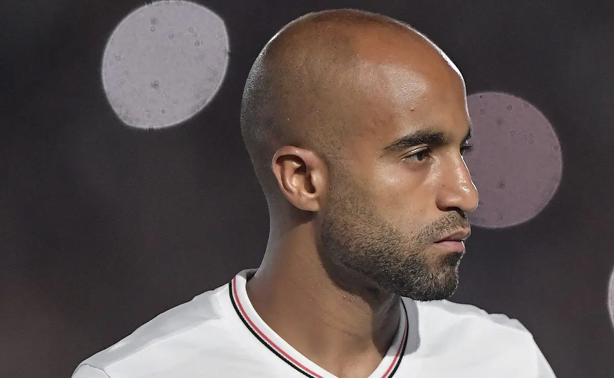 Crespo não confirma Lucas Moura no clássico contra o Palmeiras: Depende dele Crespo não confirma Lucas Moura no clássico contra o Palmeiras: "Depende dele"