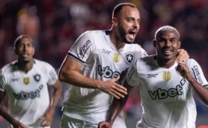 Cruzeiro avalia contratação de Cuiabano, condicionada a saída de jogador do elenco.