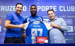 Cruzeiro define estratégia para reforços e atrela contratações a saídas.