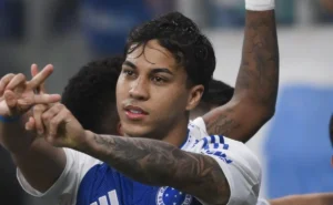 Cruzeiro transmite recado ao Flamengo em negociação por Kaio Jorge, afirma PVC: “É uma decisão política” Cruzeiro transmite recado ao Flamengo em negociação por Kaio Jorge, afirma PVC: “É uma decisão política”