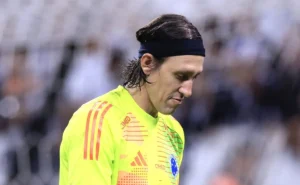 Cássio, recuperado de lesão, deve ser titular em Atlético-MG x Cruzeiro, informa Samuel Venâncio