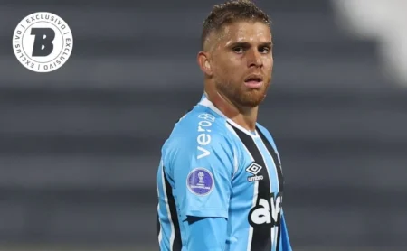 Cuéllar perde espaço, fica negociável, mas rescisão é descartada pelo Grêmio no momento